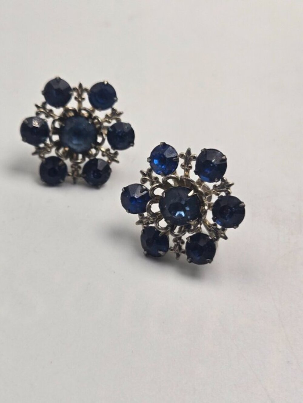 50's Blue Rhinestone Earrings Clip-On Silver Tone Stud Statement Fashion Costume - Picture 3 of 5